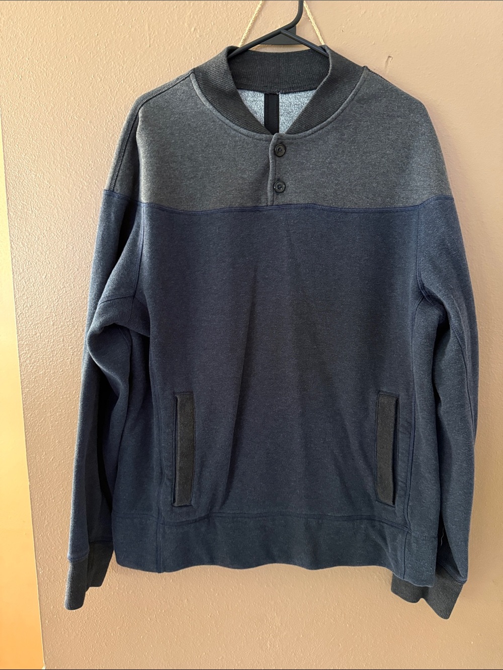 Lululemon Men’s Large Sweatshirt